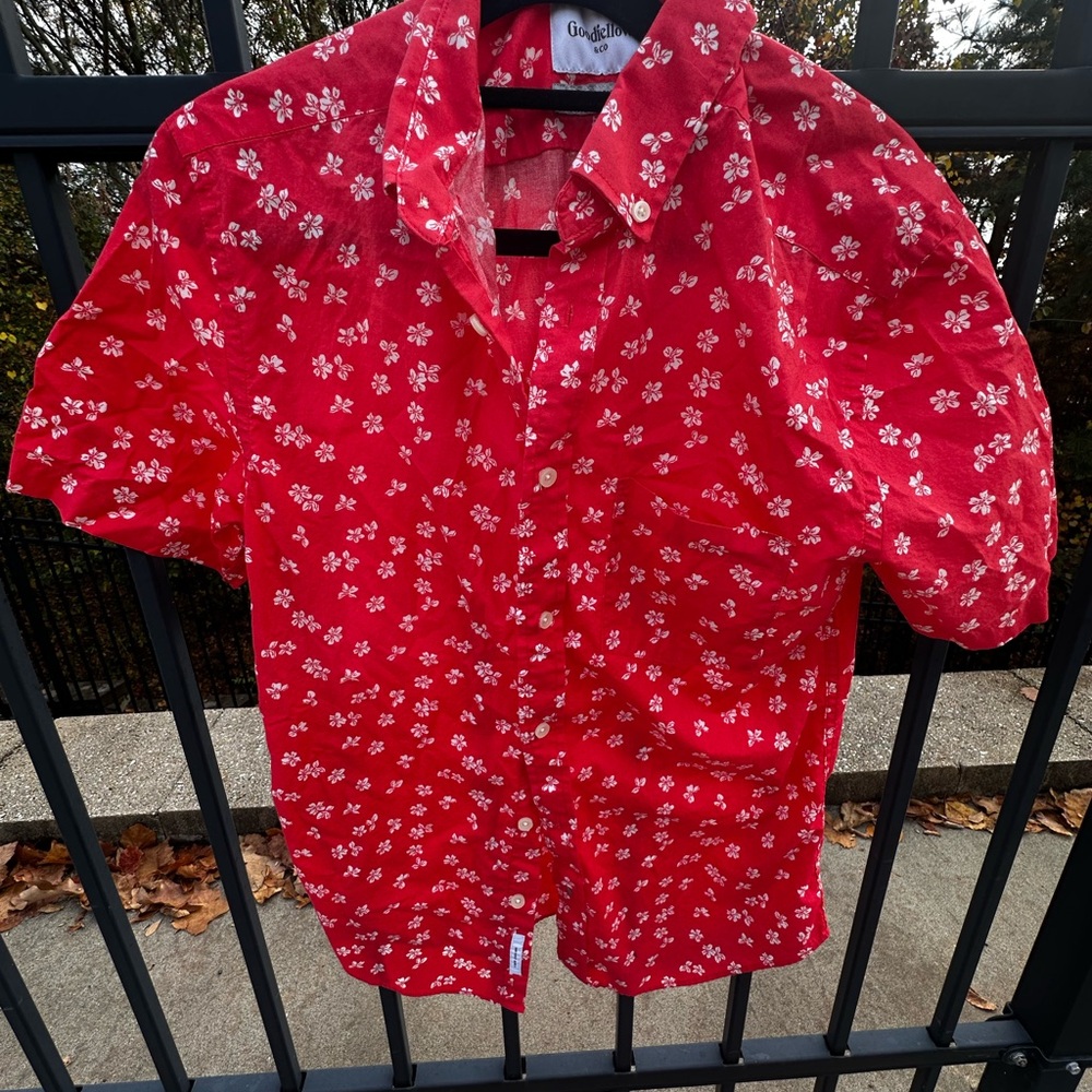 Goodfellow & Co Red and White Casual Button Down Shirt